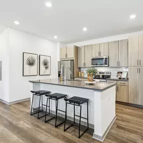 Kitchen with isle