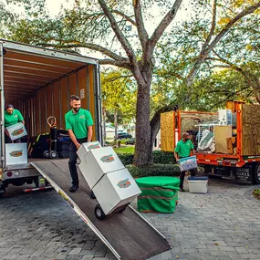 Bild von College Hunks Hauling Junk and Moving Marquette