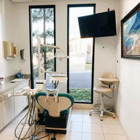 Dentist in Lake Forest