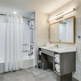 Guest room bath