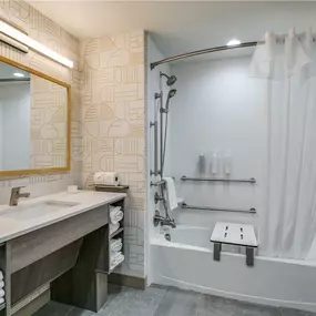Guest room bath