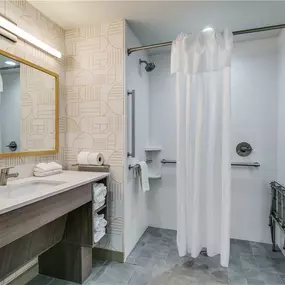 Guest room bath