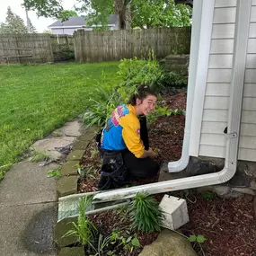 expert gutter contractor working in house gutter in elkhart in