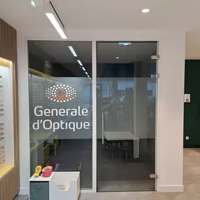Salle de contrôle de vue et contactologie
