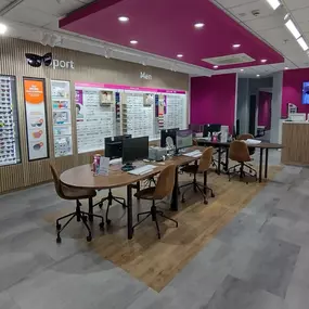 Bild von Vision Express Opticians - Blackburn