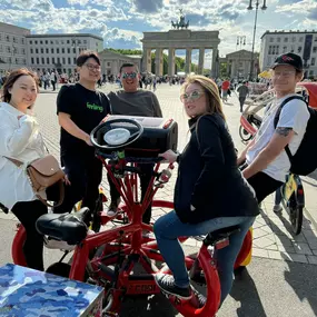 Bild von Rikscha & Bier Bike & Party Beer Bike - Leo Rickshaw Tours