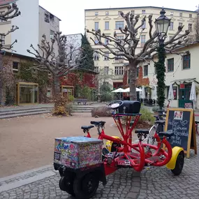 Bild von Rikscha & Bier Bike & Party Beer Bike - Leo Rickshaw Tours