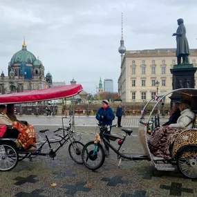 Bild von Rikscha & Bier Bike & Party Beer Bike - Leo Rickshaw Tours