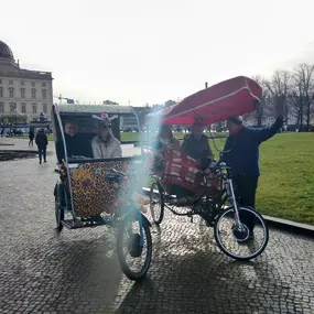 Bild von Rikscha & Bier Bike & Party Beer Bike - Leo Rickshaw Tours