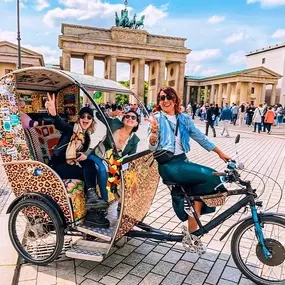 Bild von Rikscha & Bier Bike & Party Beer Bike - Leo Rickshaw Tours