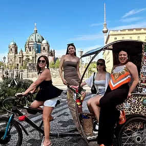 Bild von Berlin Rikscha & Bier Bike Tours- Leo Rickshaw Tours