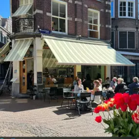 Onze historische Dam locatie met een charmante sfeer in hartje Amsterdam. Op deze locatie kun je genieten van ons heerlijke menu zowel binnen als op ons gezellige terras. Tevens hebben wij hier reserveringsmogelijkheden.