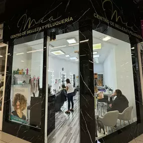 mia_centro_de_belleza_y_peluqueria_valencia_escaparate.jpg