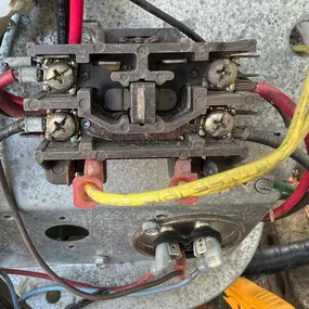 Checking the contacts on the contactor