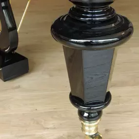 drechselte Beine zum revidierten Bösendorfer Strauss Modell