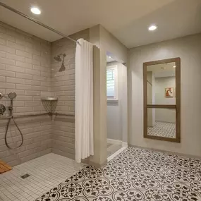 Guest room bath