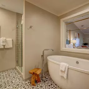 Guest room bath