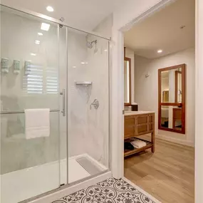Guest room bath