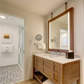 Guest room bath