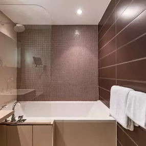 Standard room bathroom