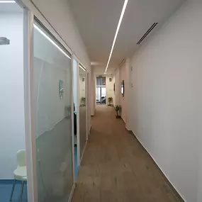 clinicadentalAracelilopezfpasillointeriorlocal.jpg