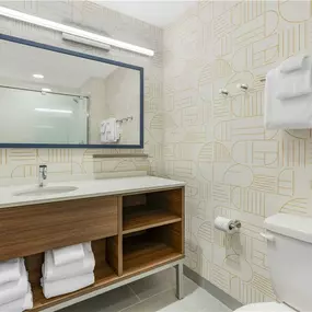 Guest room bath