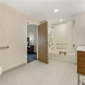 Guest room bath