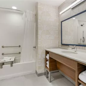 Guest room bath
