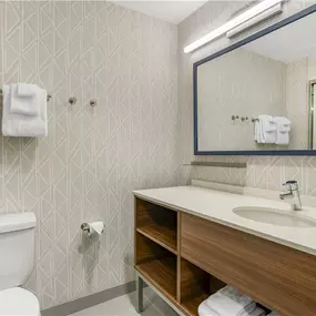 Guest room bath
