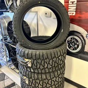 Bild von Peak Tire and Wheel