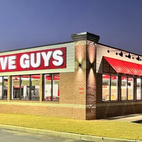 Exterior image of the Five Guys restaurant at 450 East Nine Mile Road in Pensacola, Florida.