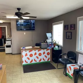 Tom & Ed's Autobody in Beecher – Front Office Customer Area at Tom & Ed's Autobody