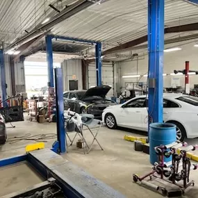 Tom & Ed's Autobody in Beecher – Auto Service Bay Lift Equipment at Tom & Ed's Autobody