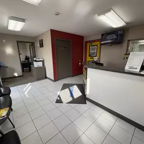 Tom & Ed's Autobody in Burns Harbor – Reception Desk & Customer Lounge at Tom & Ed's Autobody
