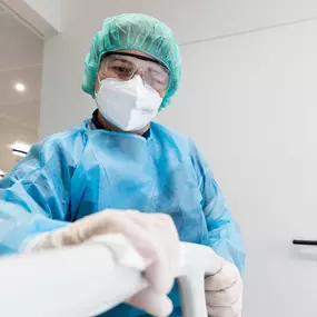 ISS bietet ein einzigartiges und vielfältiges Leistungsportfolio für Bürogebäude, Produktionsstandorte, Gesundheitseinrichtung und Flughäfen in den Bereichen Reinigung und Hygienelösungen, Gebäudetechnik, Betriebsverpflegung & Catering sowie Sicherheitslösungen & Support Services.
