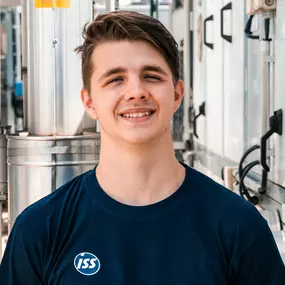 ISS bietet ein einzigartiges und vielfältiges Leistungsportfolio für Bürogebäude, Produktionsstandorte, Gesundheitseinrichtung und Flughäfen in den Bereichen Reinigung und Hygienelösungen, Gebäudetechnik, Betriebsverpflegung & Catering sowie Sicherheitslösungen & Support Services.