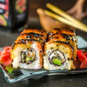 salmon sushi roll