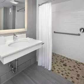 Guest room bath