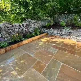 Bild von Goldcrest Landscape And Driveway Co