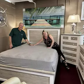 Bild von FJ's New Furniture