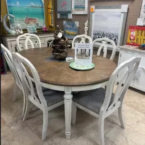 Bild von FJ's New Furniture