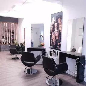 Bild von Salon Melanie Schweder - Spezialisten für Haarfarbe und Haarverlängerung I Blondexperten I Friseur in Aubing