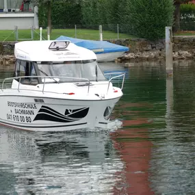 Bild von Bootsfahrschule Bachmann - Bootsfahrschule Vierwaldstättersee