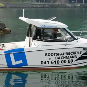 Bild von Bootsfahrschule Bachmann - Bootsfahrschule Vierwaldstättersee