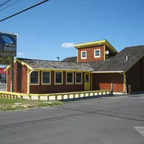 Mama Kwans OBX Restaurant, Tiki Bar and Grill Exterior Storefront