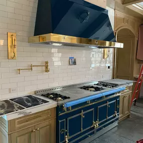 Our expert team ensures precise stove top installation, taking into account your kitchen layout and safety requirements to guarantee a seamless fit and optimal performance so you can cook great meals on your dream stove.