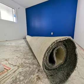 Getting ready for a cozy transformation! Straight Edge Flooring is bringing comfort and style to this space with premium carpet flooring installation. Let us help you create a warm and inviting atmosphere in your home—call us today for expert service!