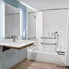 Guest room bath
