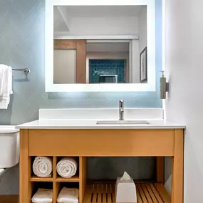 Guest room bath