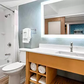 Guest room bath